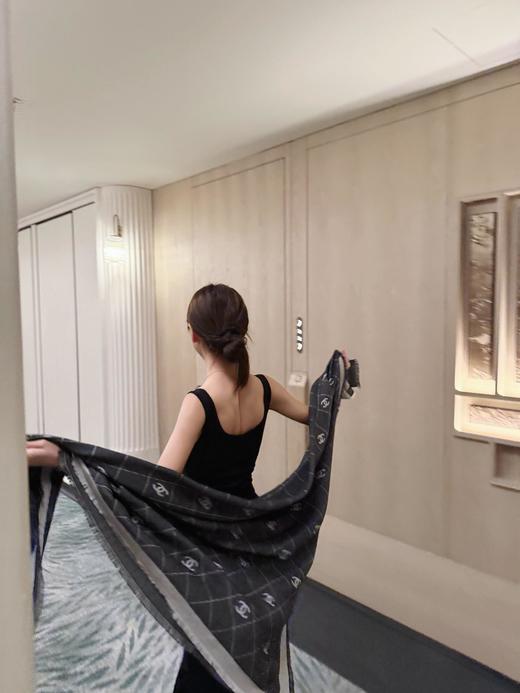 专柜流出100%正香奶奶真丝羊毛双面围巾披肩 商品图13