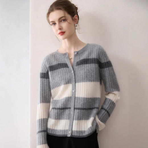 「自」全新升级【铂金会员661/天猫899/差价238】(04544)洛诗琳彩色条纹拼色100%羊绒衫2025秋冬韩系氛围感毛衣开衫 商品图4