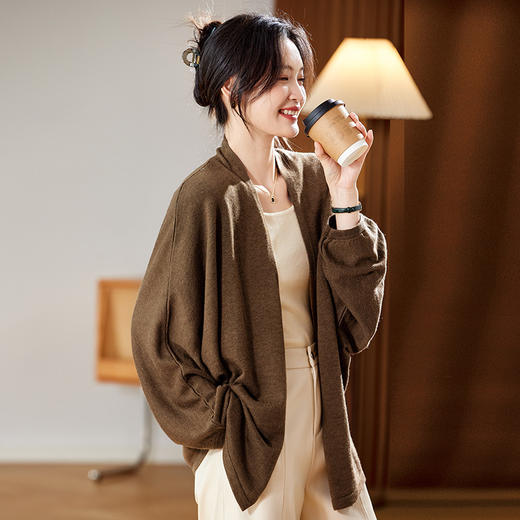 79-2606-1882025秋日新款基础款针织开衫宽松披肩外搭毛衣复古休闲上衣女装潮 商品图0