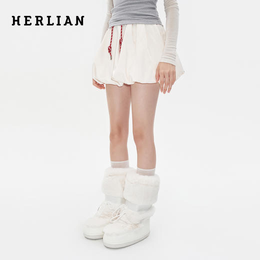 2025秋季新品女士光泽感缎面抽绳设计花苞短裙 商品图0