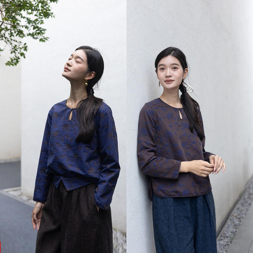 绽放596朵/双面穿棉麻提花圆领水滴型系扣气质文艺新款长袖T恤女 商品图1