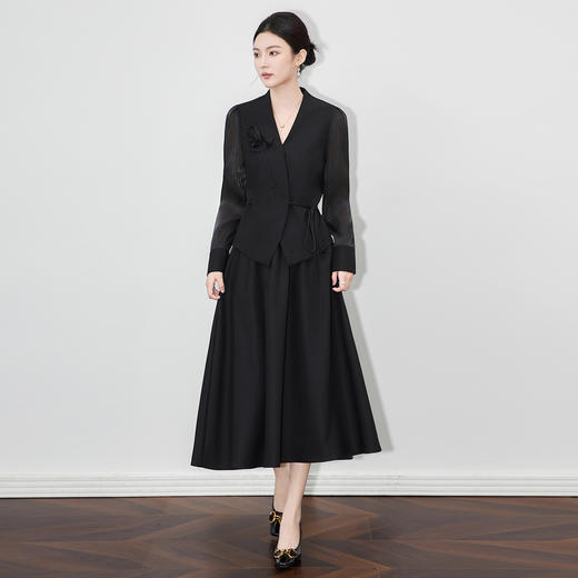 「高货wl」全新升级【铂金会员367/天猫499/差价132】(99119)洛诗琳2025秋季气质立体花朵收腰短外套大摆半身裙两件套 商品图1