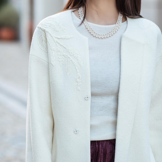 【林栖设计小店】山茶知雾系列绵羊毛外套盘带绣钩花优雅百搭宽松2025秋冬新款短款上衣女1953059 商品图3