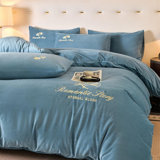 【品牌直发】加倍生活 高克重水晶绒绣花四件套 多色可选 商品图1