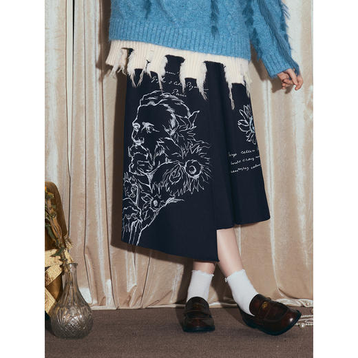 两三事梵高文艺 墨叙心声 2025秋季新款复古印花不对称压褶半身裙 商品图3