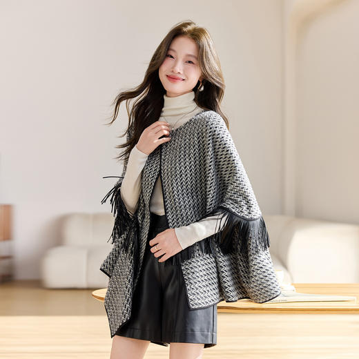 54-6930-258设计感斗篷好看流苏外套2025新款春秋女士披肩式宽松开衫外搭毛衣 商品图3