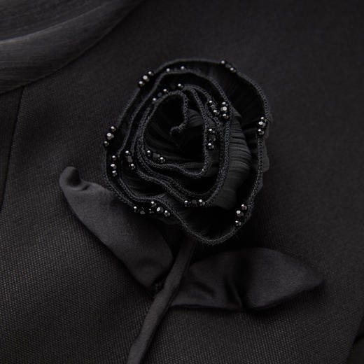 「高货wl」全新升级【铂金会员367/天猫499/差价132】(99119)洛诗琳2025秋季气质立体花朵收腰短外套大摆半身裙两件套 商品图3