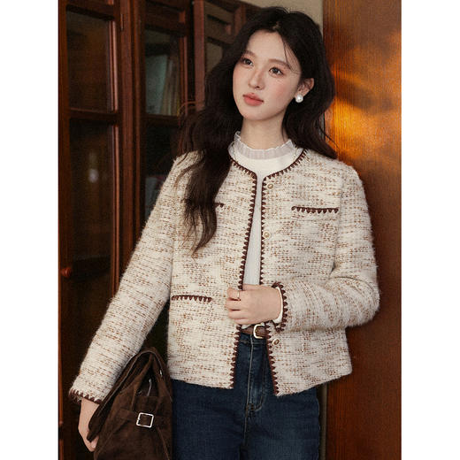 鹿向南「莱娜蝶光」小香风杏色短外套女初秋减龄气质宽松显瘦上衣 商品图0