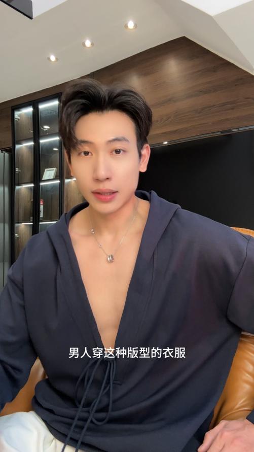 SDSA男士秋冬新款痞帅男装潮牌纯色深V抽绳连帽卫衣时尚百搭上衣 商品图0