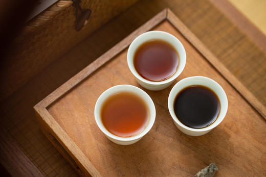 中科院士推荐--广西六堡茶，祛湿、减脂、健脾!“茶界清道夫”【珍藏版六堡茶】7年陈香，一次喝到3种口味! 核心产区、广西梧州六堡镇，非遗传承人制茶大师亲制又无仓味!茶汤红亮如琥珀，入口润滑 商品图3