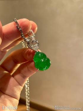 艳绿葫芦吊坠【5170109】具体价格微信咨询