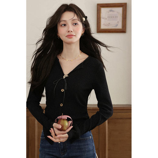 鹿向南「千秋玫瑰」设计感红色V领正肩长袖T恤女初秋修身显瘦上衣 商品图2