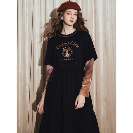 两三事 蜜境漫游 2025秋季新款趣味印花抽绳假两件连衣裙 商品图2