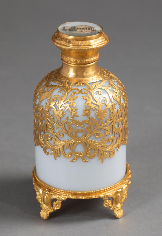 独角鹿西洋古董1830-1850年代法国出品古典风景主题细密画瓶盖装饰卷叶纹铜鎏金精雕嵌乳白色欧泊水晶香水瓶一对 商品图2