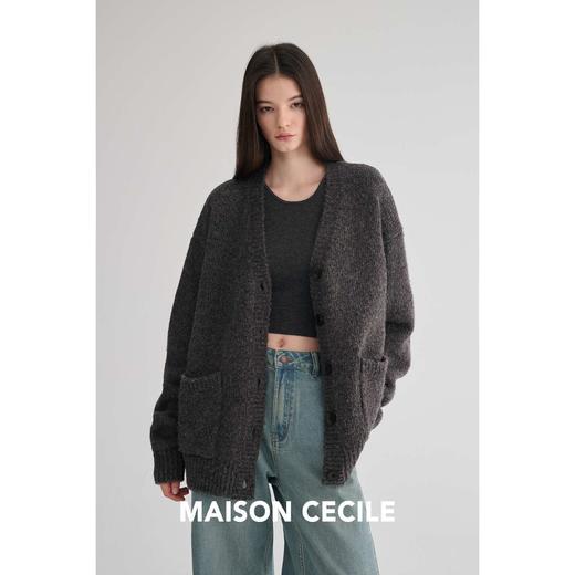 MAISON CECILE 定织纱线软糯松弛绒感羊毛V领廓形针织开衫 商品图2