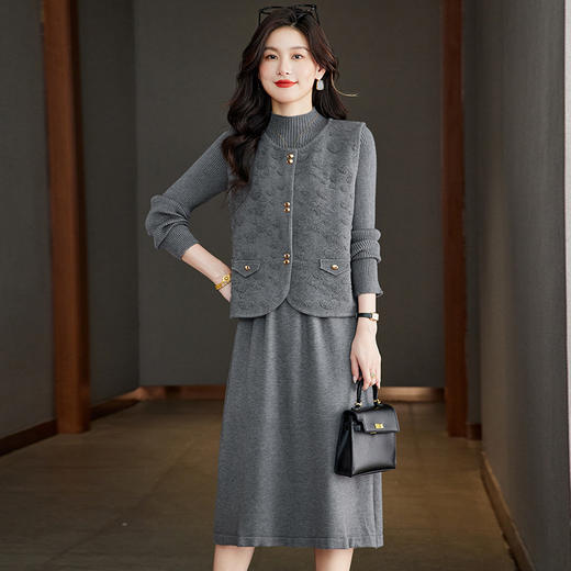 M2748-198休闲连衣裙女秋冬2025新款针织衫潮流马甲打底毛衣裙时尚两件套装 商品图1