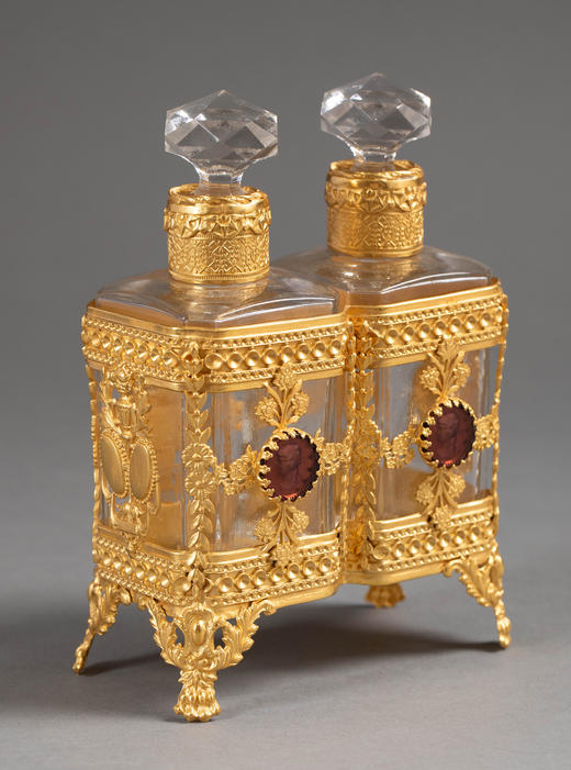 独角鹿西洋古董19世纪末法国出品花卉卷叶纹铜鎏金精雕镶嵌古典女子肖像主题卡梅奥装饰水晶香水瓶一对 商品图2