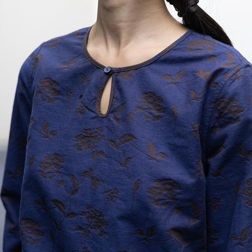 绽放596朵/双面穿棉麻提花圆领水滴型系扣气质文艺新款长袖T恤女 商品图3