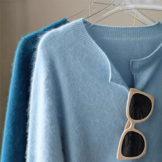2025新款230g加厚拉绒羊毛羊绒衫剪刀领圆领开衫毛衣女秋冬款！ 商品图3