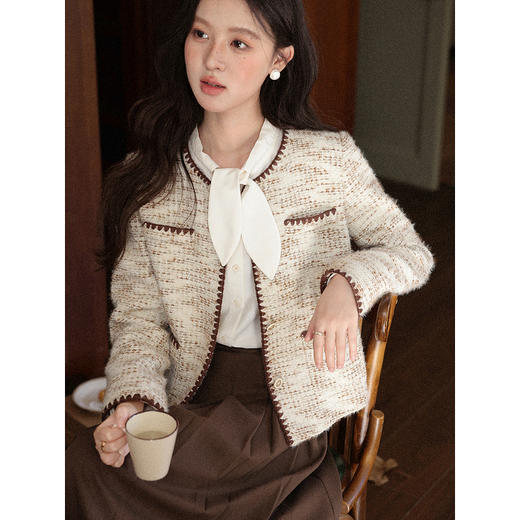 鹿向南「莱娜蝶光」小香风杏色短外套女初秋减龄气质宽松显瘦上衣 商品图4