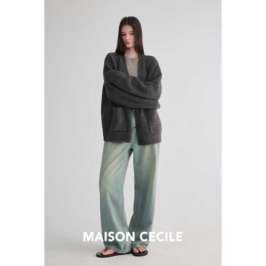 MAISON CECILE 定织纱线软糯松弛绒感羊毛V领廓形针织开衫 商品图4