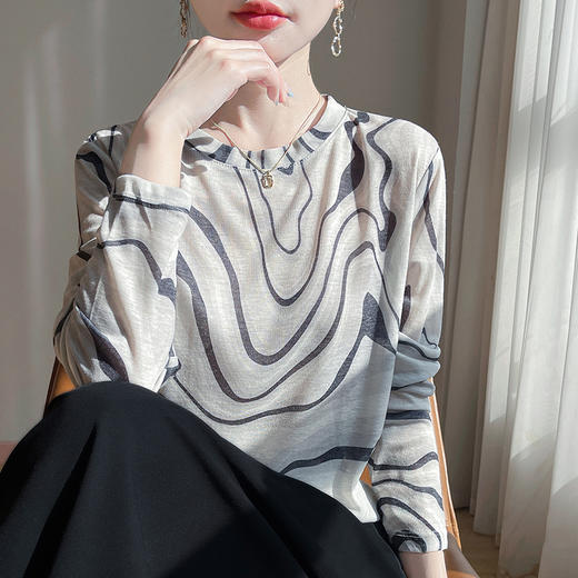 奥伊米优雅气质100%天丝初秋圆领水墨画晕染风薄款打底衫YTMA78 商品图1