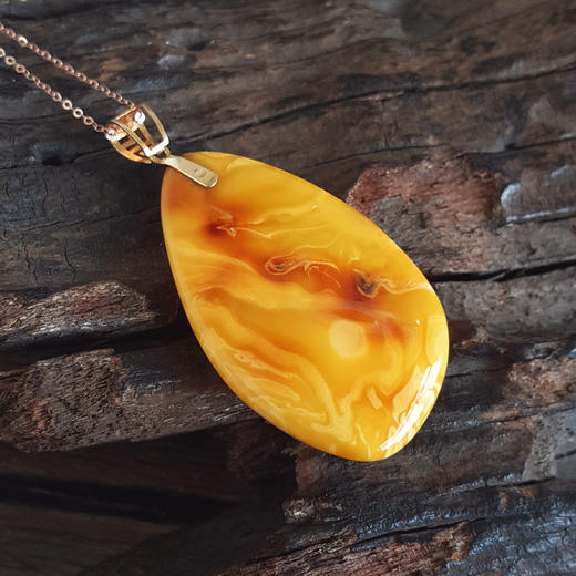 【天然正品】AU750玫瑰金镶天然水滴造型鸡油黄蜜蜡吊坠项链链长：45CM（长度可调节）女士120925NJM09现售价：2380 商品图4