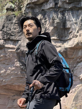 拇指白小T三防软壳外套