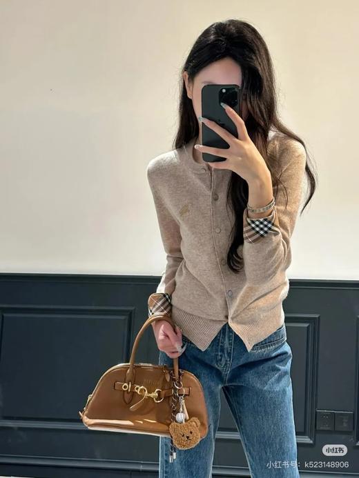 软糯~bur|战马 25秋冬精仿羊毛梭织经典格纹撞色圆领开衫！定制刻磨纽扣＋胸口刺绣学院风女针织外套 商品图0