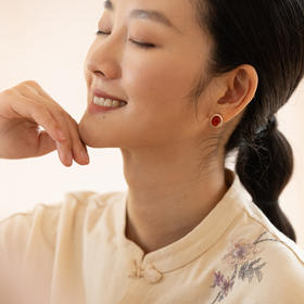 牧衣游 S925银天然红玛瑙耳环 芯莹【不支持会员折】