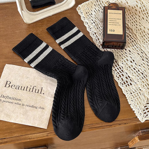 【潮系百搭堆堆袜】秋冬袜子 女中筒棉袜日系ins风复古麻花纹无骨袜 秋冬款女士堆堆潮袜 日系复古麻花袜  柔软无骨设计 潮流堆堆感  温暖又时髦 商品图6