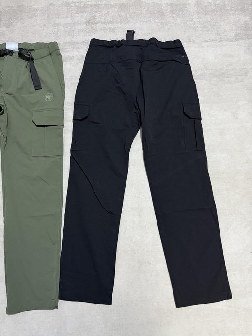 原单正品猛犸象Mammut户外工装长裤，多口袋设计防泼水面料，轻薄透气 四向弹力，两侧大口袋带拉链，后部也有拉链袋，腰围可调节 配套腰带 适合户外徒步登山场景

尺码S-XXL 黑色 绿色 商品图2