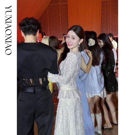 余潇潇【深情告白】法式轻熟重工圆领绣花蕾丝上衣&隐拉长裙套装 商品图4