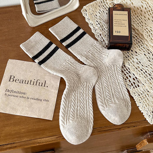 【潮系百搭堆堆袜】秋冬袜子 女中筒棉袜日系ins风复古麻花纹无骨袜 秋冬款女士堆堆潮袜 日系复古麻花袜  柔软无骨设计 潮流堆堆感  温暖又时髦 商品图7