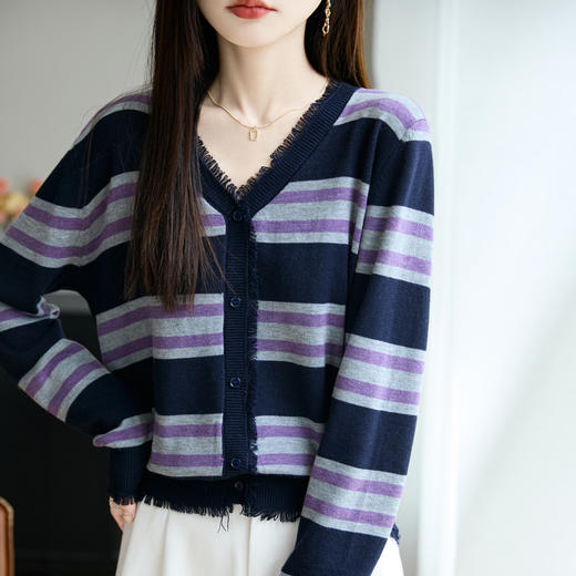 奥伊米初秋女士撞色毛边v领提花条纹羊毛针织开衫 商品图1