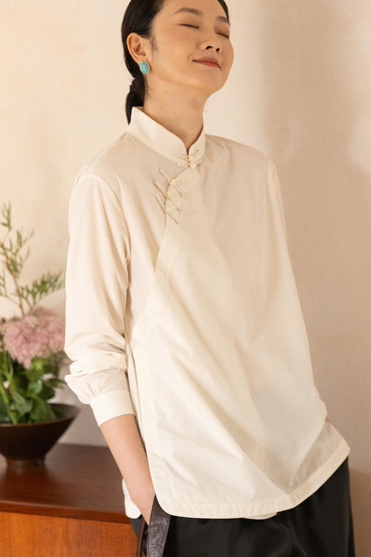牧衣游原创 丝棉净色衬衫女新款通勤简约白色斜襟新中式上衣 浅禾 商品图5