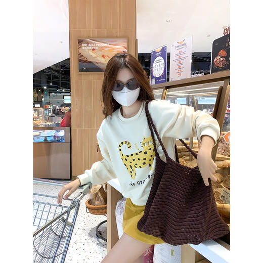 <曾小咸推荐>现货秒杀！微信超特价！杏色黄色猫咪印花卫衣 日常149.99 立减70 秒杀79.99！黄色短裙秒杀69.99！ 商品图1