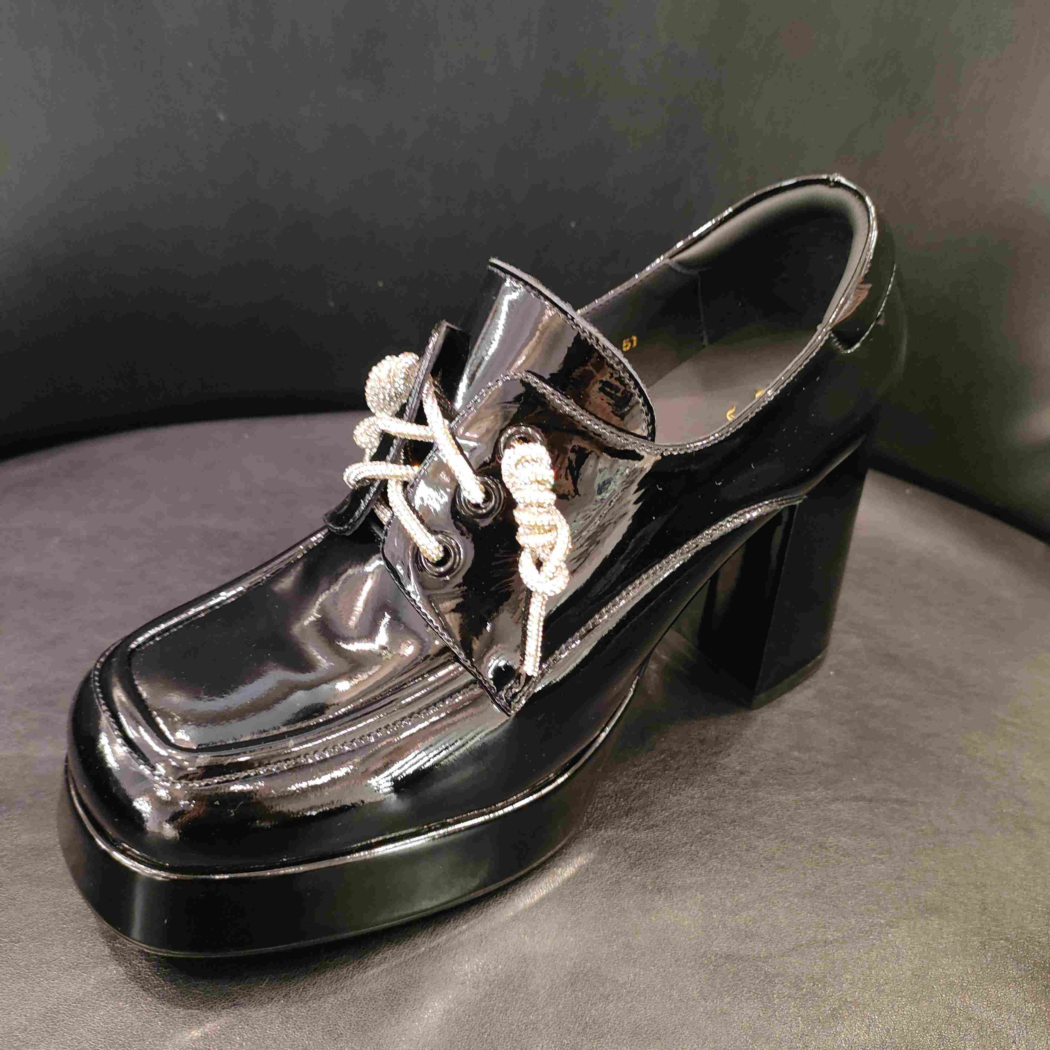 LFGJ凌介女鞋 X0104 时尚百搭粗跟鞋