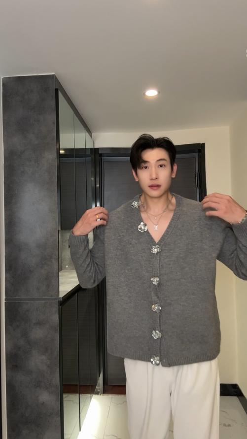 SDSA男士秋冬新款痞帅男装潮牌针织衫V领立体花朵装饰开衫毛衣 商品图0