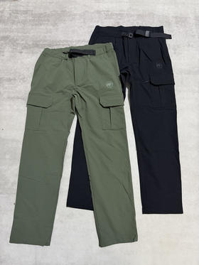 原单正品猛犸象Mammut户外工装长裤，多口袋设计防泼水面料，轻薄透气 四向弹力，两侧大口袋带拉链，后部也有拉链袋，腰围可调节 配套腰带 适合户外徒步登山场景

尺码S-XXL 黑色 绿色