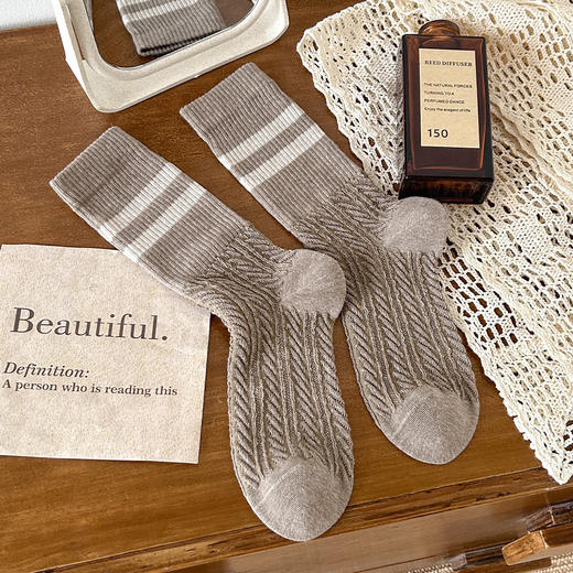 【潮系百搭堆堆袜】秋冬袜子 女中筒棉袜日系ins风复古麻花纹无骨袜 秋冬款女士堆堆潮袜 日系复古麻花袜  柔软无骨设计 潮流堆堆感  温暖又时髦 商品图8