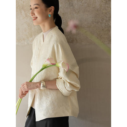 牧衣游原创 提花丝麻短外套女秋季百搭简约白色质朴中式开衫 轻鸾 商品图1