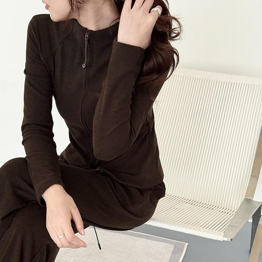 下单3-5天发货！【LU家同款！】K.HIP 全拉链塑形衫套装  立领双拉链，高度锁温，修身鱼骨设计增加设计感，显瘦不臃肿，立显超模身材 商品图9