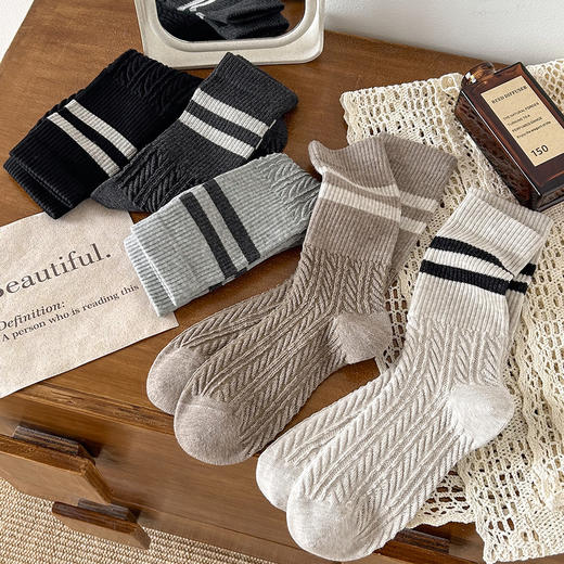 【潮系百搭堆堆袜】秋冬袜子 女中筒棉袜日系ins风复古麻花纹无骨袜 秋冬款女士堆堆潮袜 日系复古麻花袜  柔软无骨设计 潮流堆堆感  温暖又时髦 商品图0
