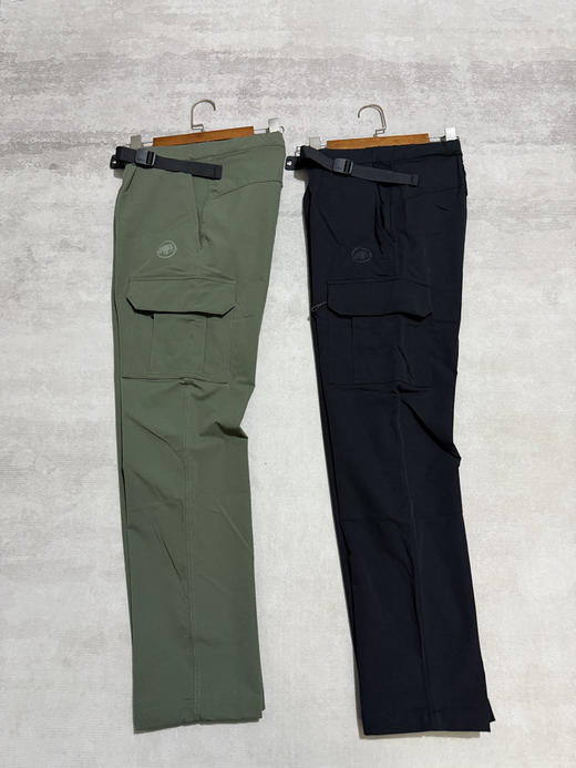 原单正品猛犸象Mammut户外工装长裤，多口袋设计防泼水面料，轻薄透气 四向弹力，两侧大口袋带拉链，后部也有拉链袋，腰围可调节 配套腰带 适合户外徒步登山场景

尺码S-XXL 黑色 绿色 商品图1