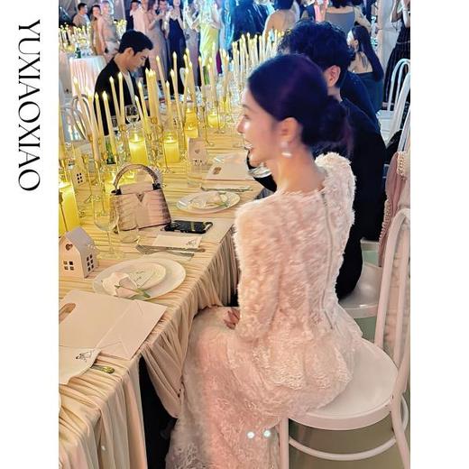 余潇潇【深情告白】法式轻熟重工圆领绣花蕾丝上衣&隐拉长裙套装 商品图3