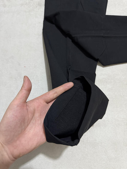 原单正品猛犸象Mammut户外工装长裤，多口袋设计防泼水面料，轻薄透气 四向弹力，两侧大口袋带拉链，后部也有拉链袋，腰围可调节 配套腰带 适合户外徒步登山场景

尺码S-XXL 黑色 绿色 商品图5