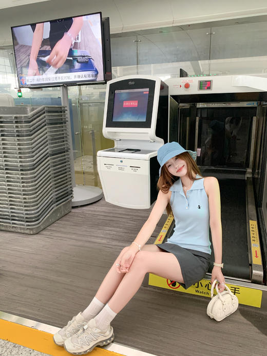 <曾小咸推荐>2色polo领无袖刺绣针织背心 商品图9