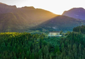 【雅安桌山黑石度假酒店·避挤优选】仅149元享1晚，229元享2晚，送下午茶，躺享山林氧吧，徒步龙苍沟，看日出彩林！