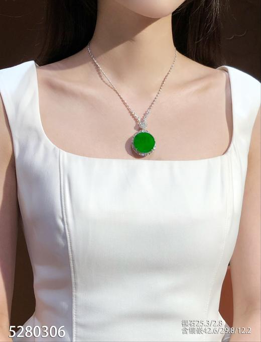 老坑艳绿圆牌吊坠【5280306】具体价格微信咨询 商品图4